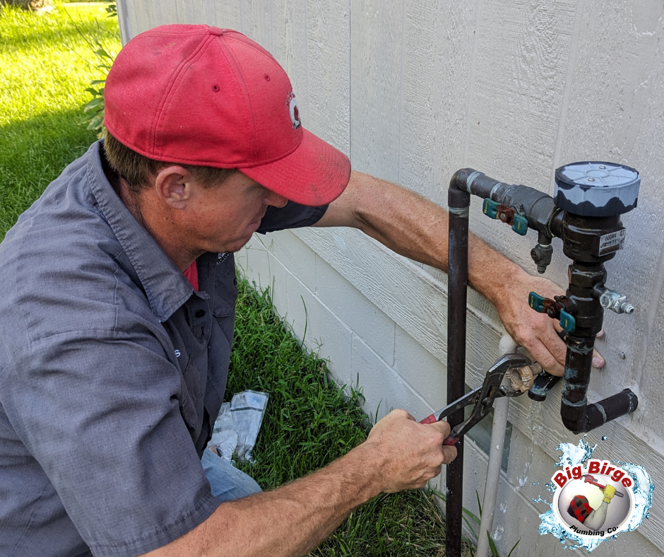 Handyman VS Omaha Plumber